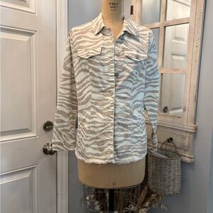 Chico's Safari Print Jean Jacket Size 1‎ (M) Modern Chic Quiet Luxury Size